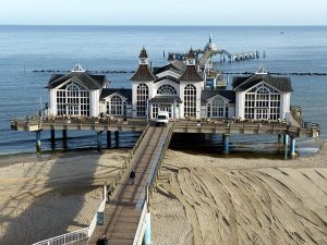 Seebrücke und tauchgondel