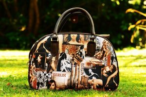 reisetasche mit berlin schriftzug