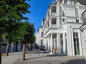 wilhelmstrasse zum shopping in sellin